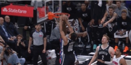 世界杯高清赛事直播地址-摧枯拉朽！米诺特中路突击 飞身拉杆力压斯图尔特双手暴力隔扣