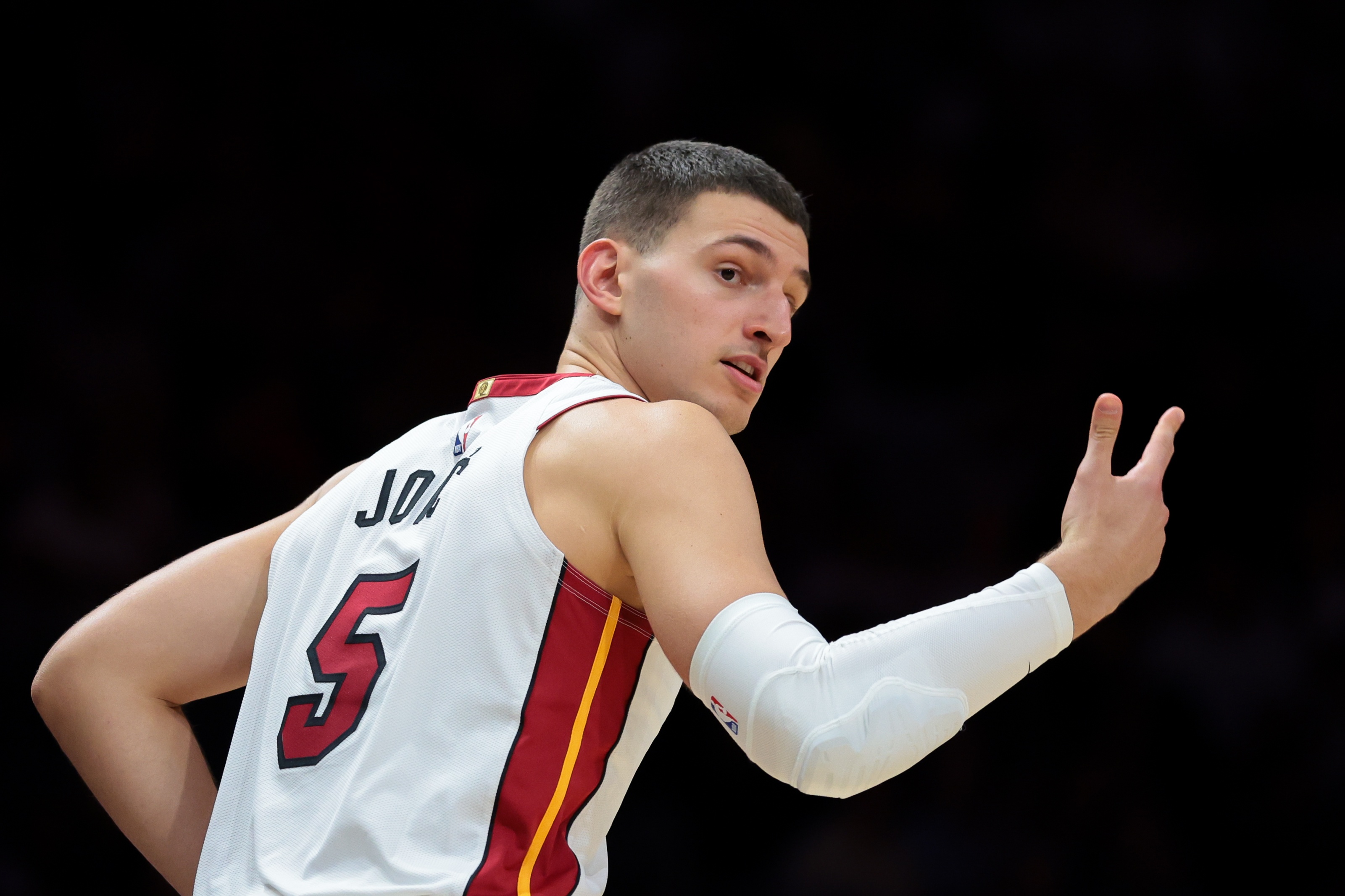 世界杯高清赛事直播地址-三分7中1!斯波:希望约维奇打得更果断更有自信 必须展现出韧性