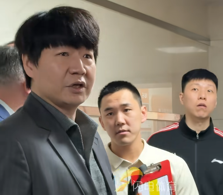 世界杯高清赛事直播地址-胜宁波队内复盘！邱彪点王证，与纪民尚直指团队，2人激情击掌！