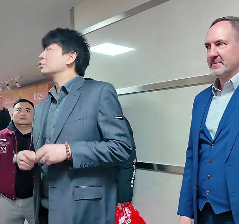 世界杯高清赛事直播地址-胜宁波队内复盘！邱彪点王证，与纪民尚直指团队，2人激情击掌！